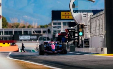 Colapinto cerró un gran día en Barcelona y terminó en el podio del test con Alpine